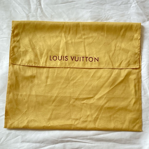 Louis Vuitton dust bag - great condition, one small smudge as pictured - Picture 2 of 4